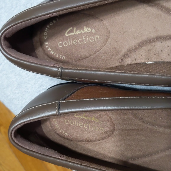 Clarks Women's Brown Loafers Size 8 - Picture 2 of 4